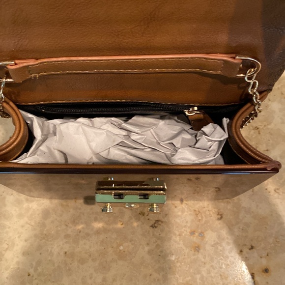 NWOT Sondra Robert’s acrylic style purse - Picture 6 of 6